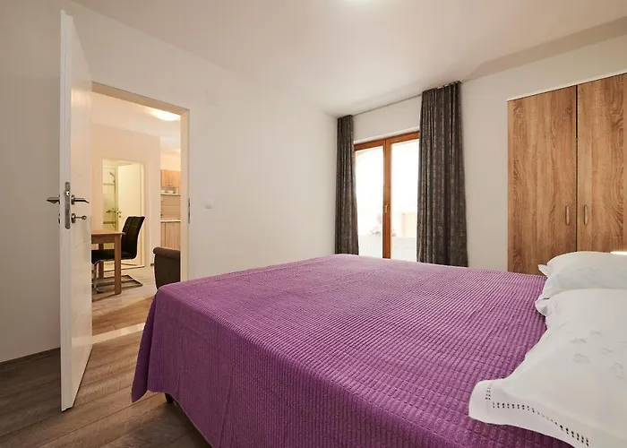 Cutan Апартаменты Трогир