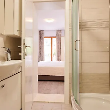 Cutan Apartment *